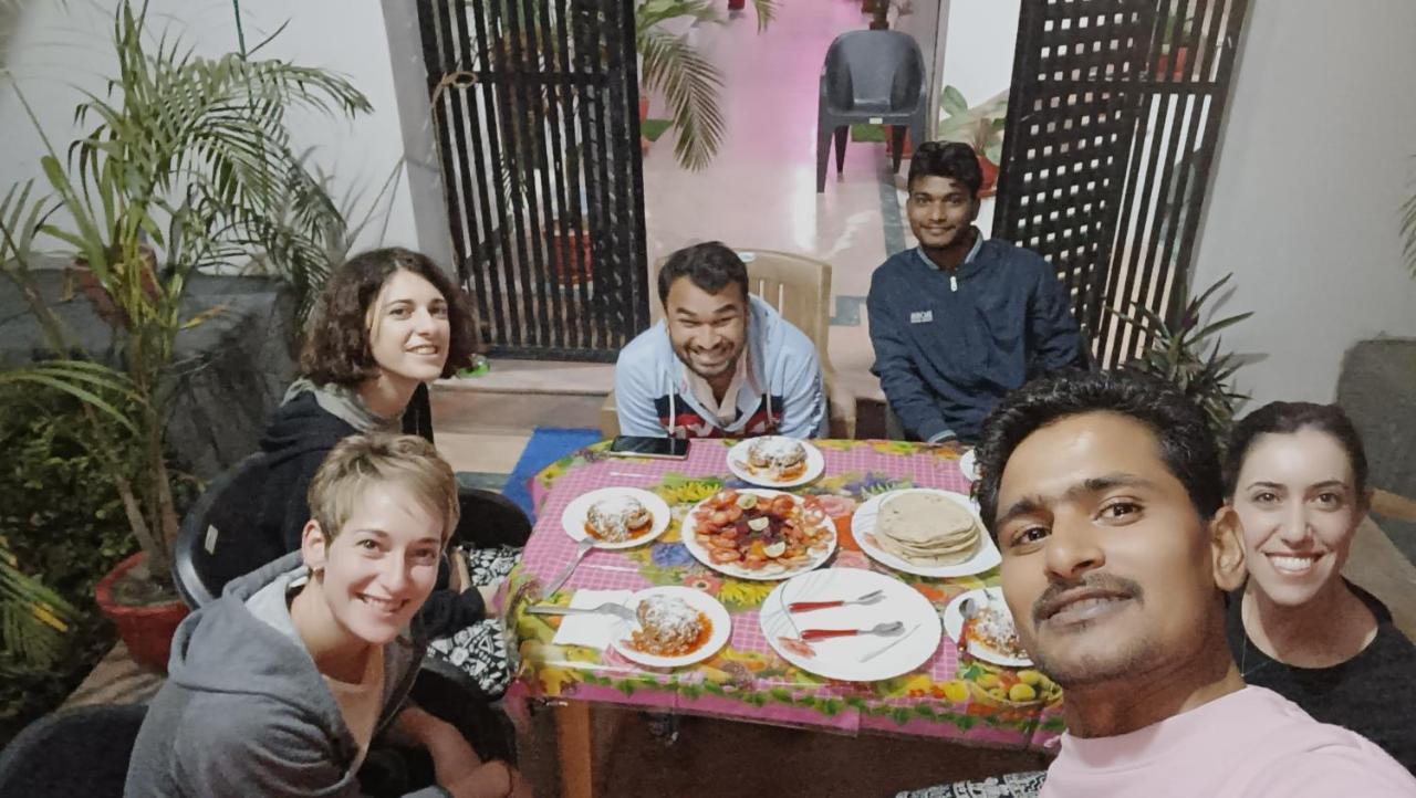 The Mountain View Home Stay Khajurāho Buitenkant foto