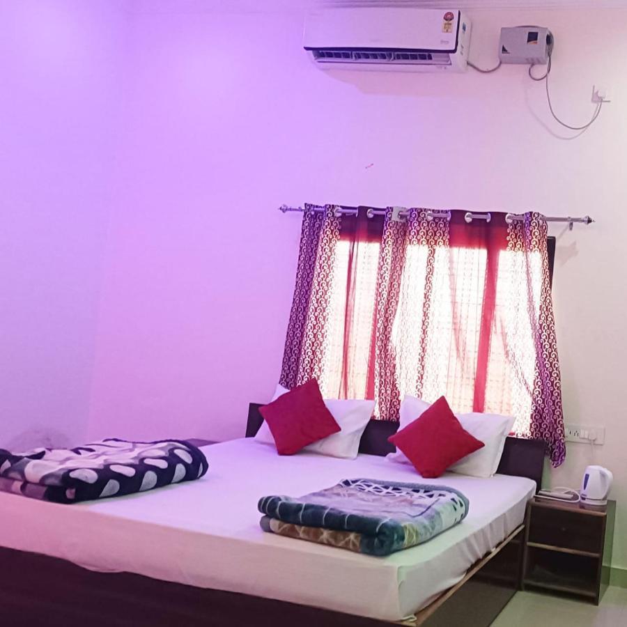 The Mountain View Home Stay Khajurāho Buitenkant foto
