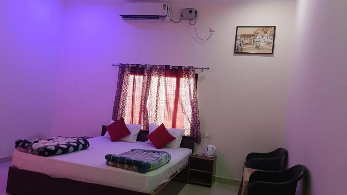 The Mountain View Home Stay Khajurāho Buitenkant foto
